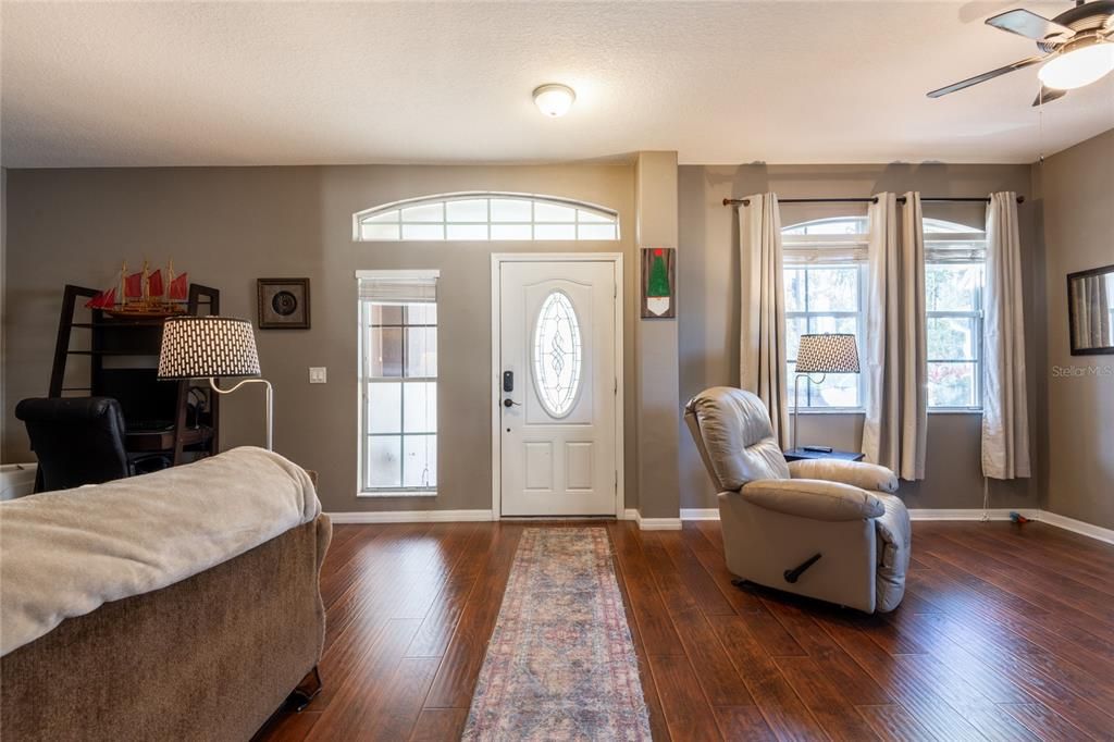 En Venta: $399,000 (5 camas, 4 baños, 2717 Pies cuadrados)