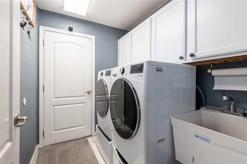 En Venta: $399,000 (5 camas, 4 baños, 2717 Pies cuadrados)