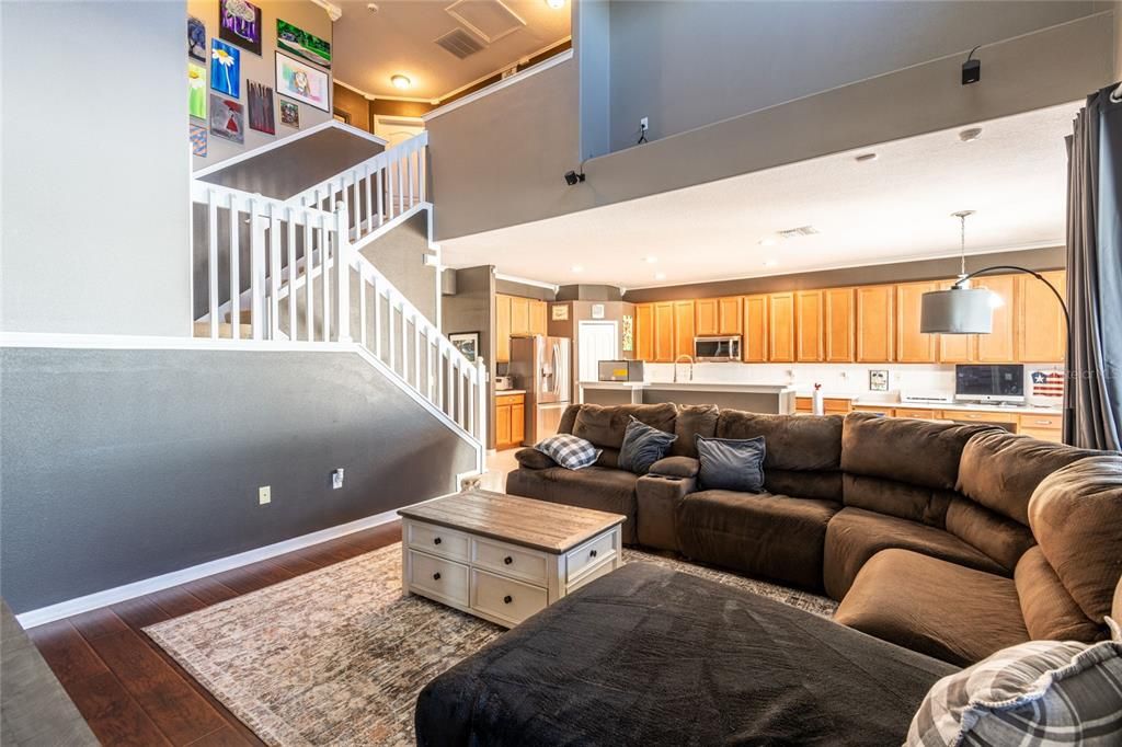 En Venta: $399,000 (5 camas, 4 baños, 2717 Pies cuadrados)