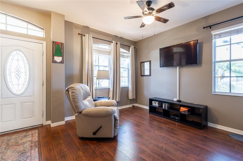 En Venta: $399,000 (5 camas, 4 baños, 2717 Pies cuadrados)