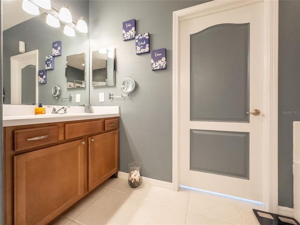 En Venta: $399,000 (5 camas, 4 baños, 2717 Pies cuadrados)