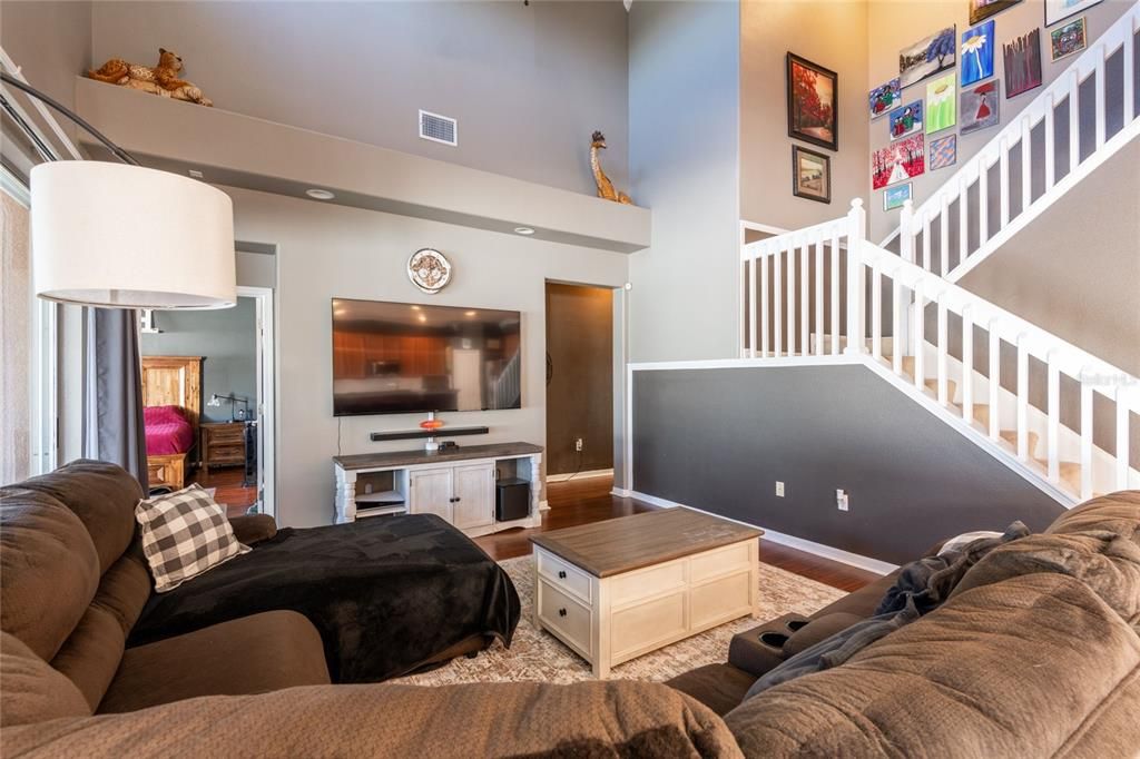 En Venta: $399,000 (5 camas, 4 baños, 2717 Pies cuadrados)