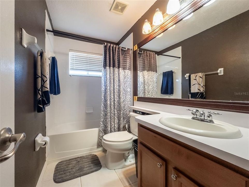 En Venta: $399,000 (5 camas, 4 baños, 2717 Pies cuadrados)