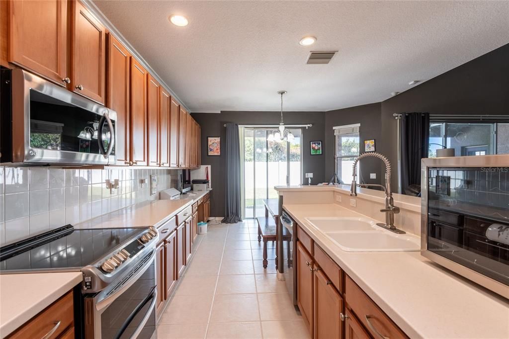 En Venta: $399,000 (5 camas, 4 baños, 2717 Pies cuadrados)