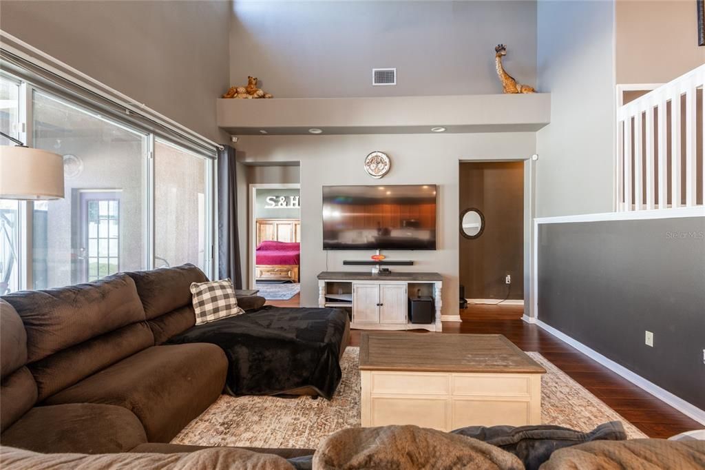 En Venta: $399,000 (5 camas, 4 baños, 2717 Pies cuadrados)