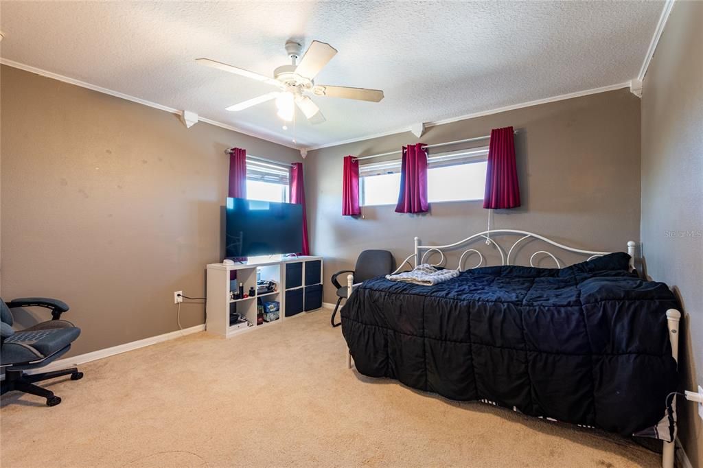 En Venta: $399,000 (5 camas, 4 baños, 2717 Pies cuadrados)