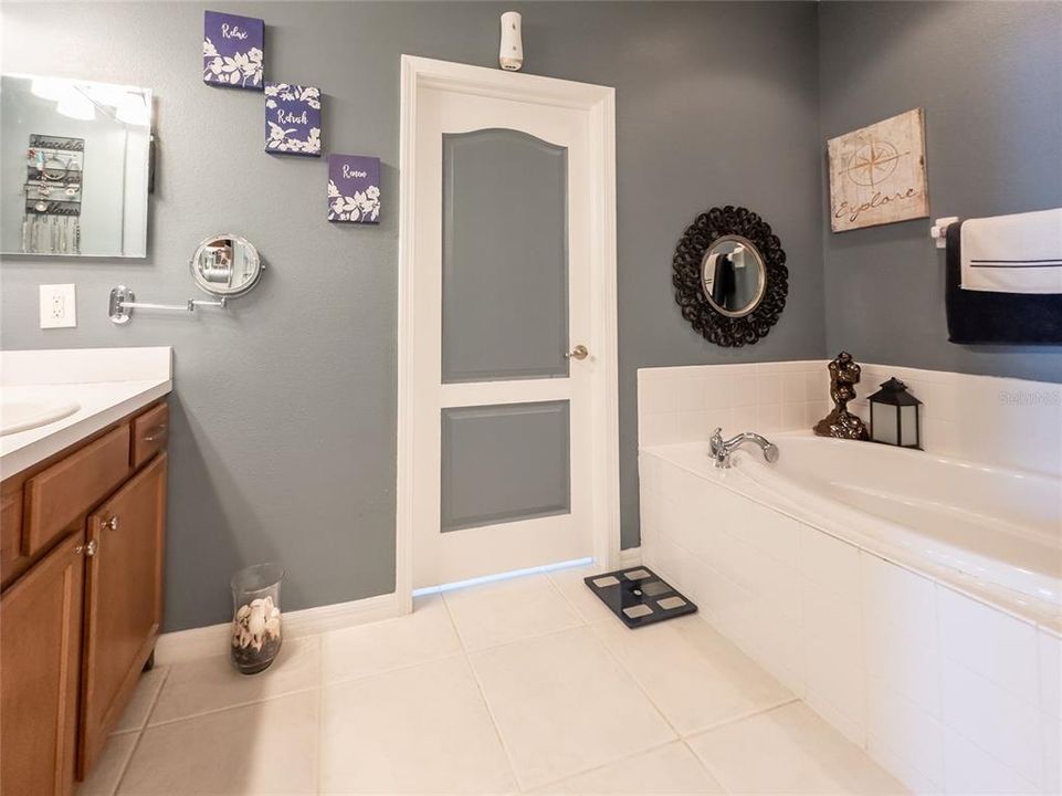 En Venta: $399,000 (5 camas, 4 baños, 2717 Pies cuadrados)