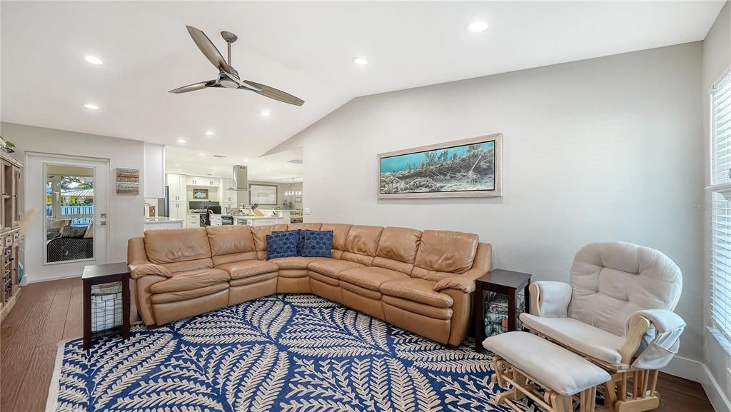 En Venta: $630,000 (3 camas, 2 baños, 1663 Pies cuadrados)