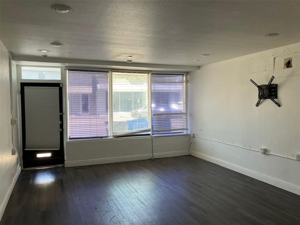 待售: $58,380 (0 贝兹, 0 浴室, 1946 平方英尺)