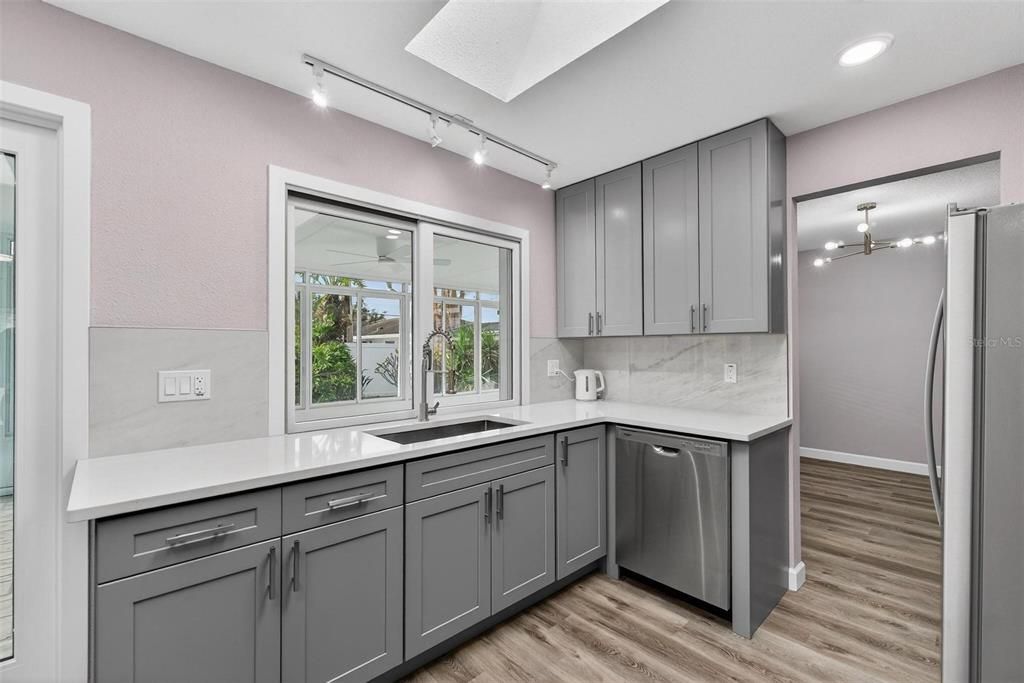 出租: $3,500 (3 贝兹, 2 浴室, 1422 平方英尺)