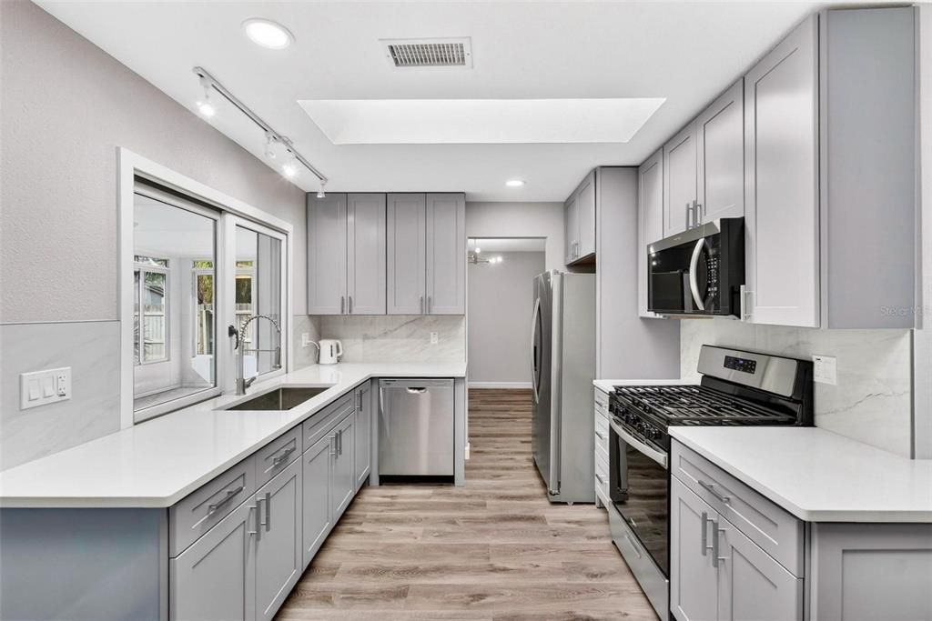 出租: $3,500 (3 贝兹, 2 浴室, 1422 平方英尺)