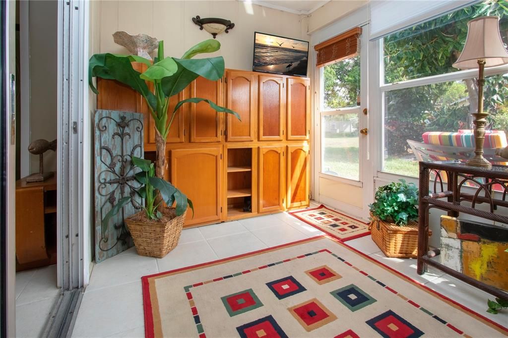 For Sale: $129,900 (1 beds, 1 baths, 820 Square Feet)