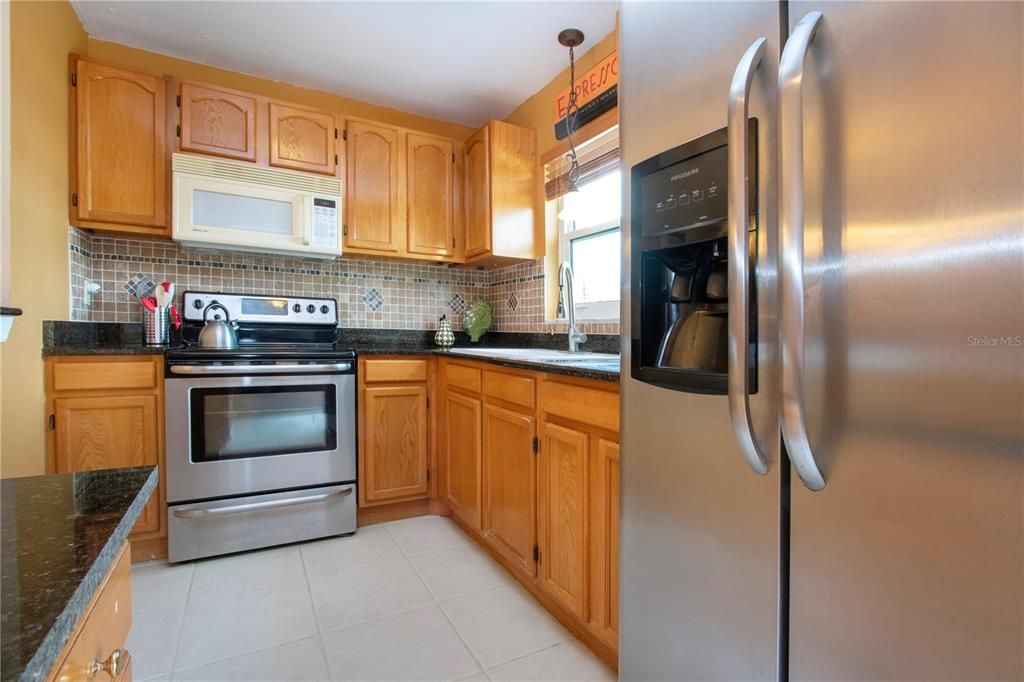 For Sale: $129,900 (1 beds, 1 baths, 820 Square Feet)