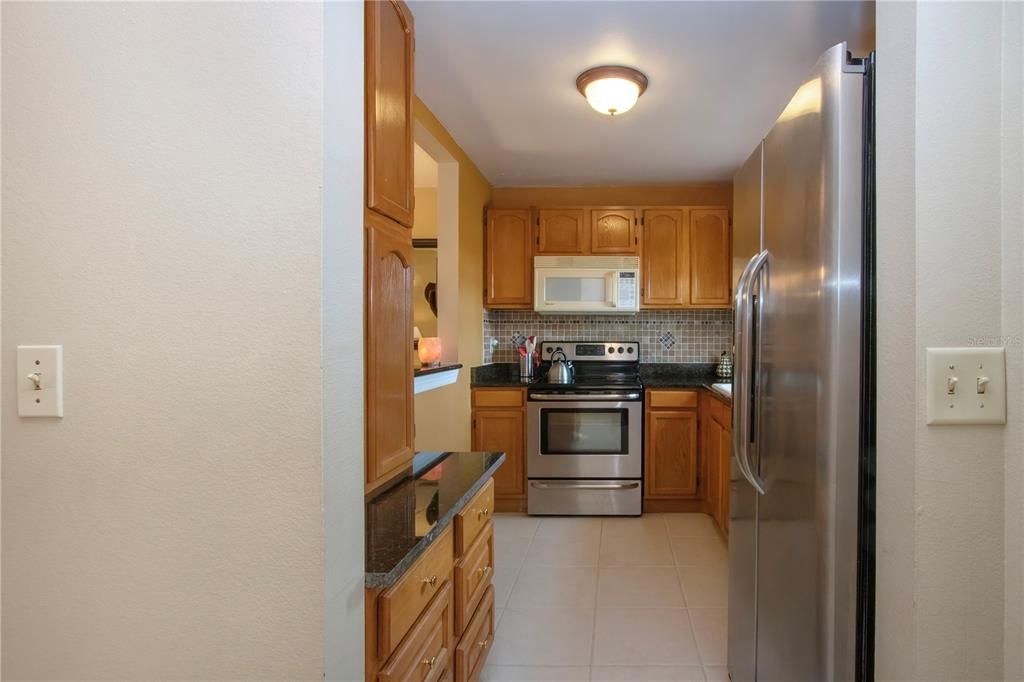 For Sale: $129,900 (1 beds, 1 baths, 820 Square Feet)