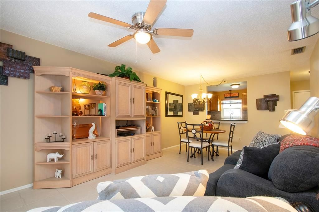 For Sale: $129,900 (1 beds, 1 baths, 820 Square Feet)