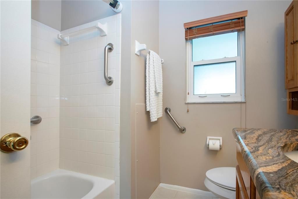 For Sale: $129,900 (1 beds, 1 baths, 820 Square Feet)