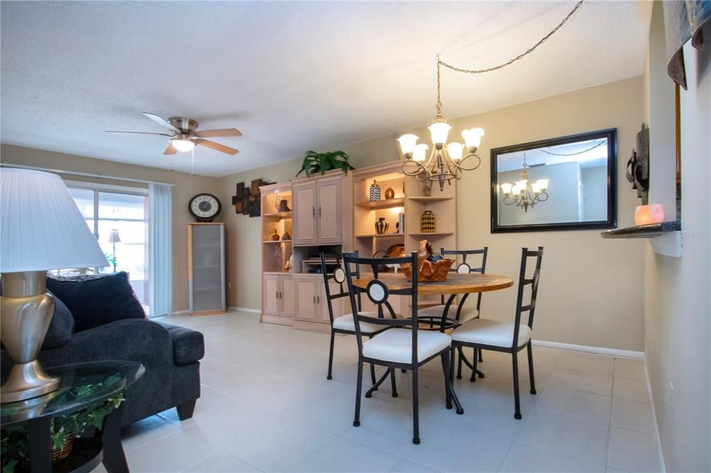 For Sale: $129,900 (1 beds, 1 baths, 820 Square Feet)