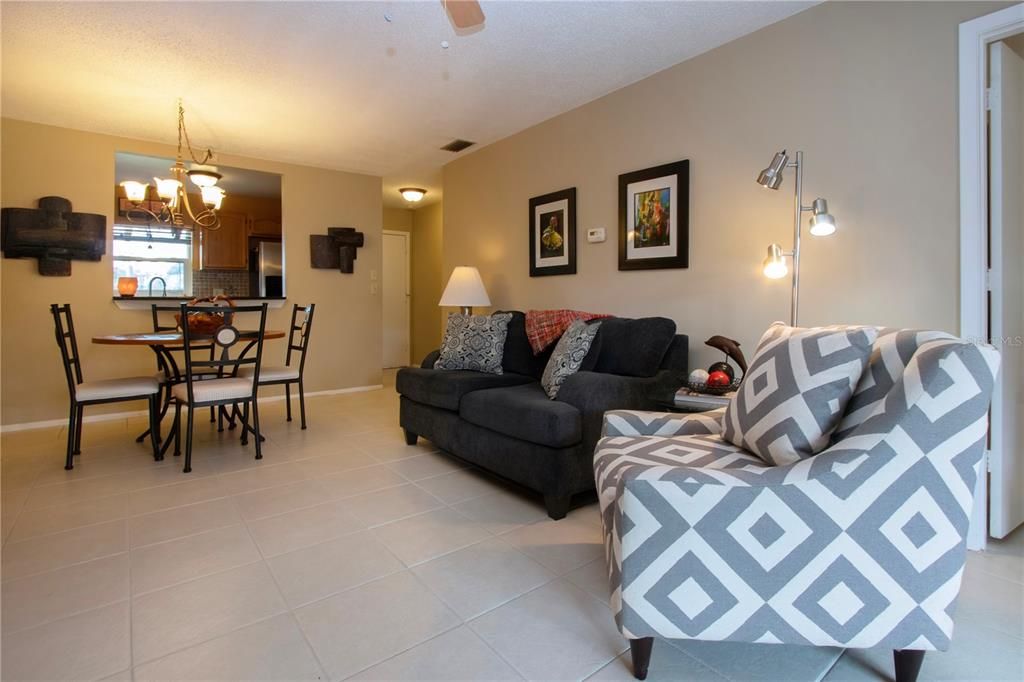 For Sale: $129,900 (1 beds, 1 baths, 820 Square Feet)