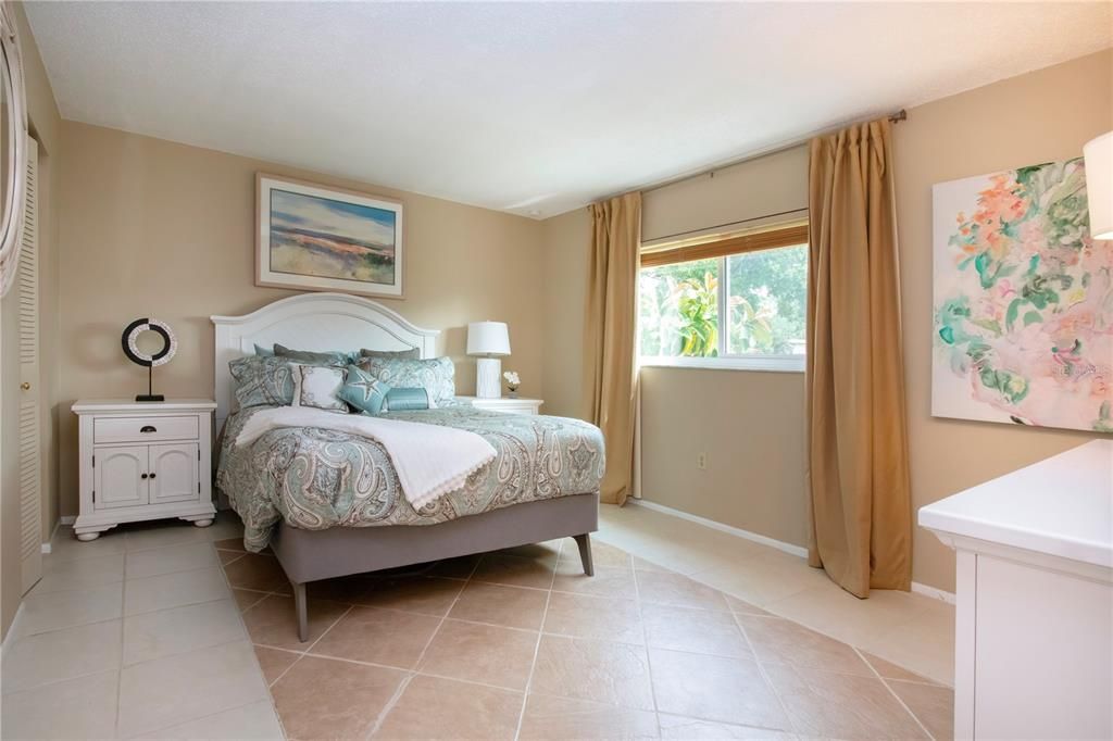 For Sale: $129,900 (1 beds, 1 baths, 820 Square Feet)