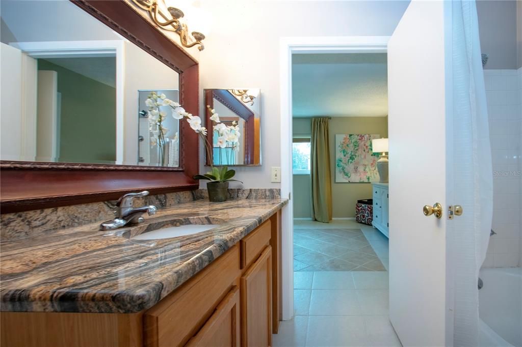 For Sale: $129,900 (1 beds, 1 baths, 820 Square Feet)