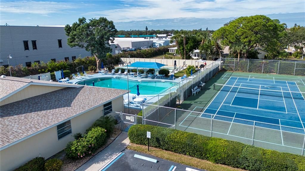 For Sale: $129,900 (1 beds, 1 baths, 820 Square Feet)