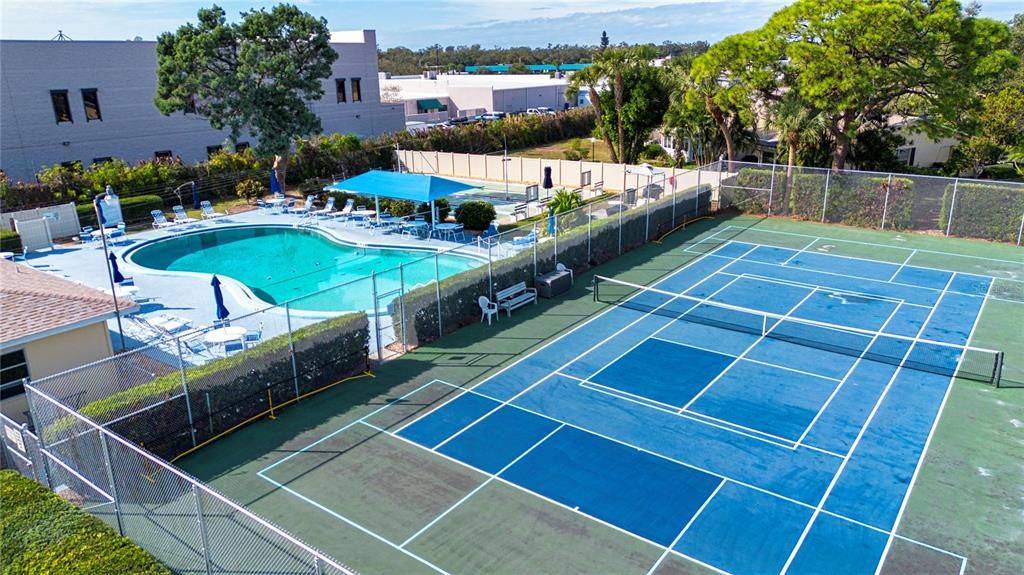 For Sale: $129,900 (1 beds, 1 baths, 820 Square Feet)