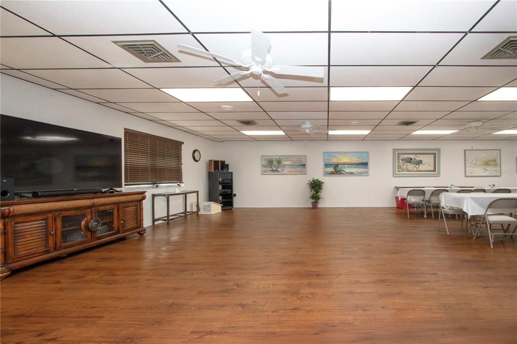 For Sale: $129,900 (1 beds, 1 baths, 820 Square Feet)