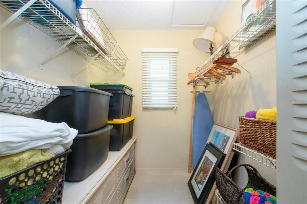 For Sale: $129,900 (1 beds, 1 baths, 820 Square Feet)