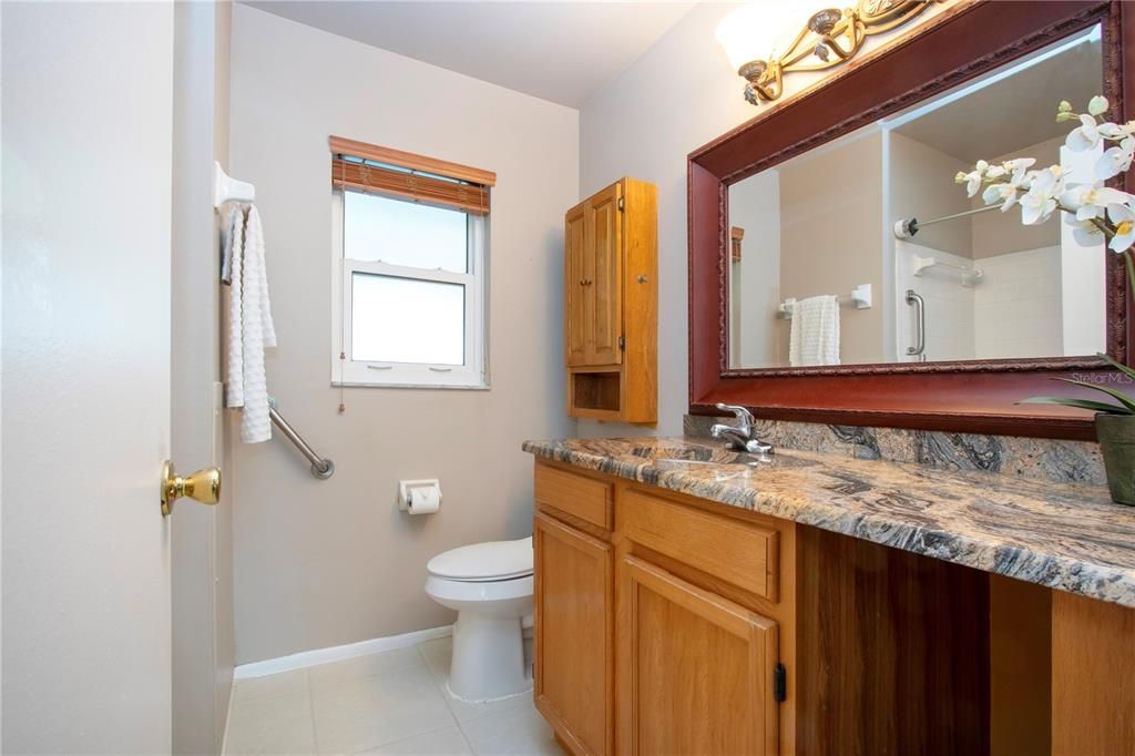 For Sale: $129,900 (1 beds, 1 baths, 820 Square Feet)