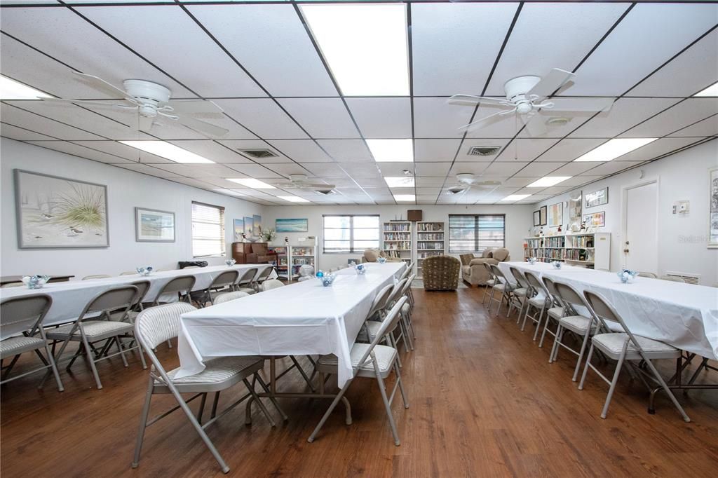 For Sale: $129,900 (1 beds, 1 baths, 820 Square Feet)