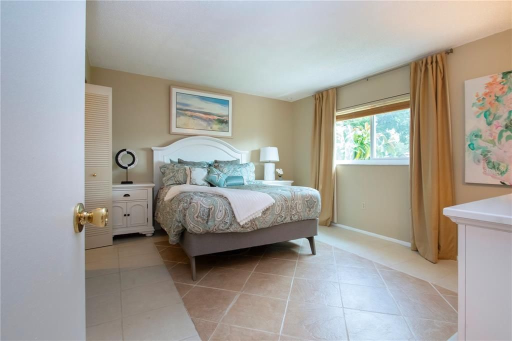 For Sale: $129,900 (1 beds, 1 baths, 820 Square Feet)