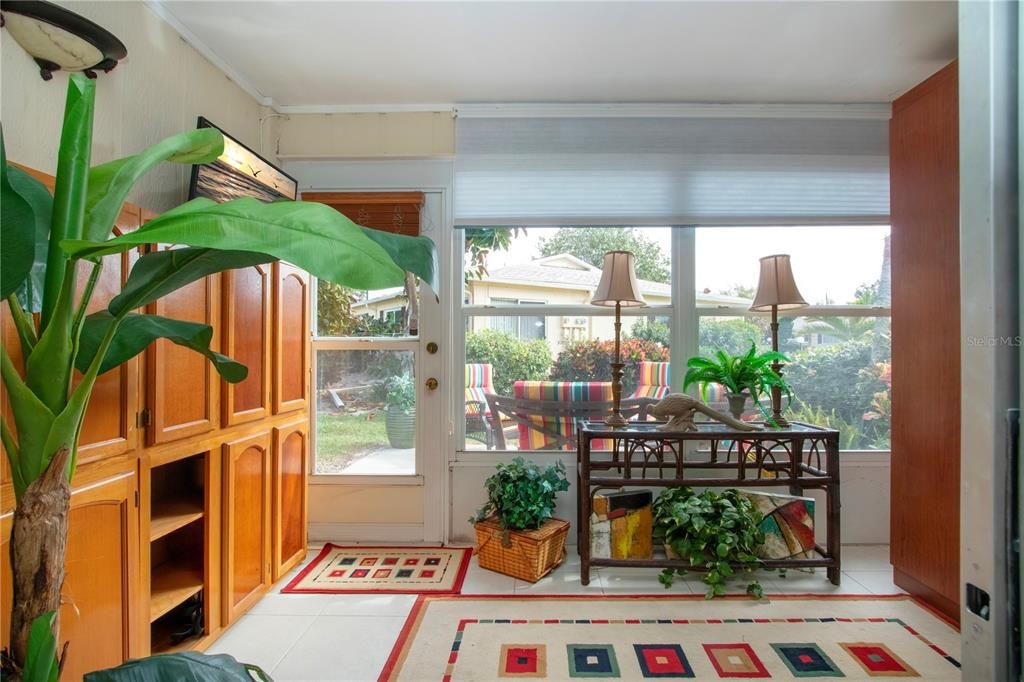 For Sale: $129,900 (1 beds, 1 baths, 820 Square Feet)