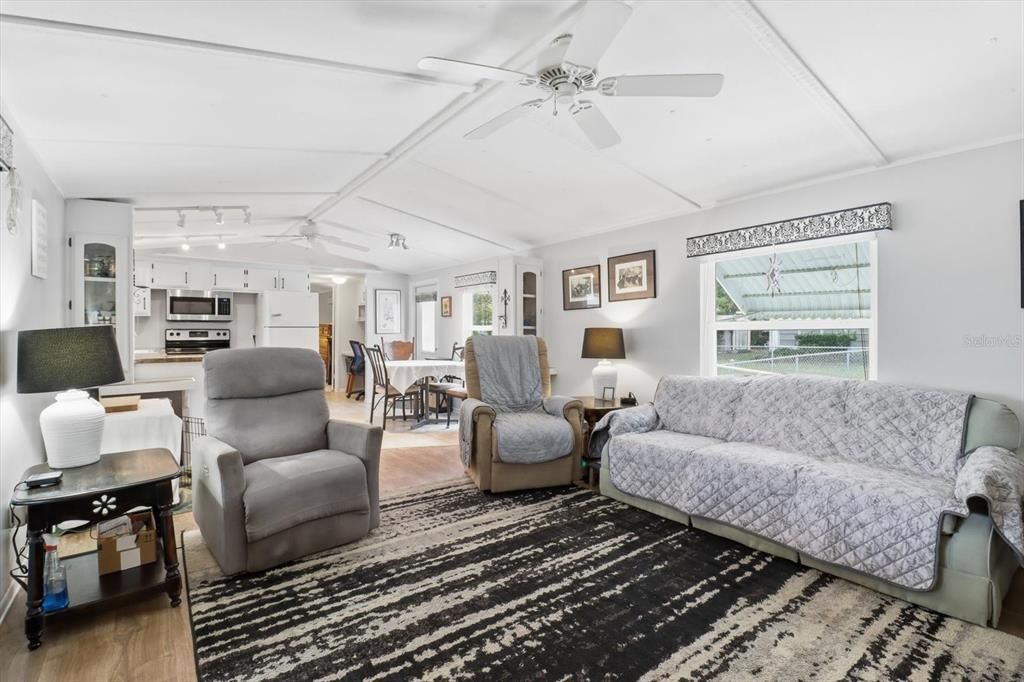 待售: $159,000 (2 贝兹, 2 浴室, 924 平方英尺)