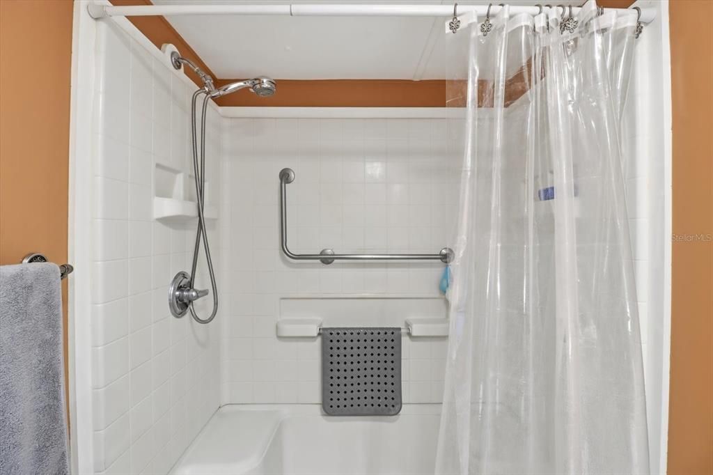 待售: $159,000 (2 贝兹, 2 浴室, 924 平方英尺)