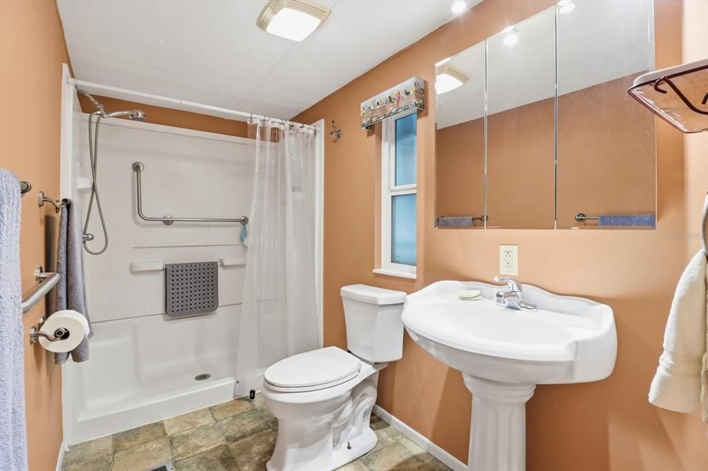 待售: $159,000 (2 贝兹, 2 浴室, 924 平方英尺)