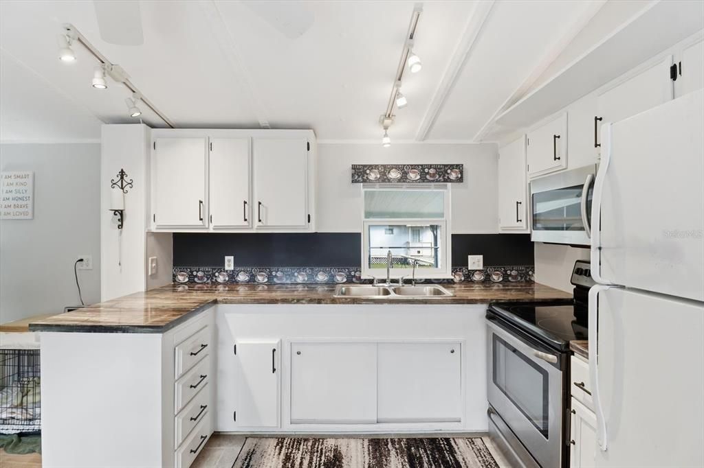 待售: $159,000 (2 贝兹, 2 浴室, 924 平方英尺)