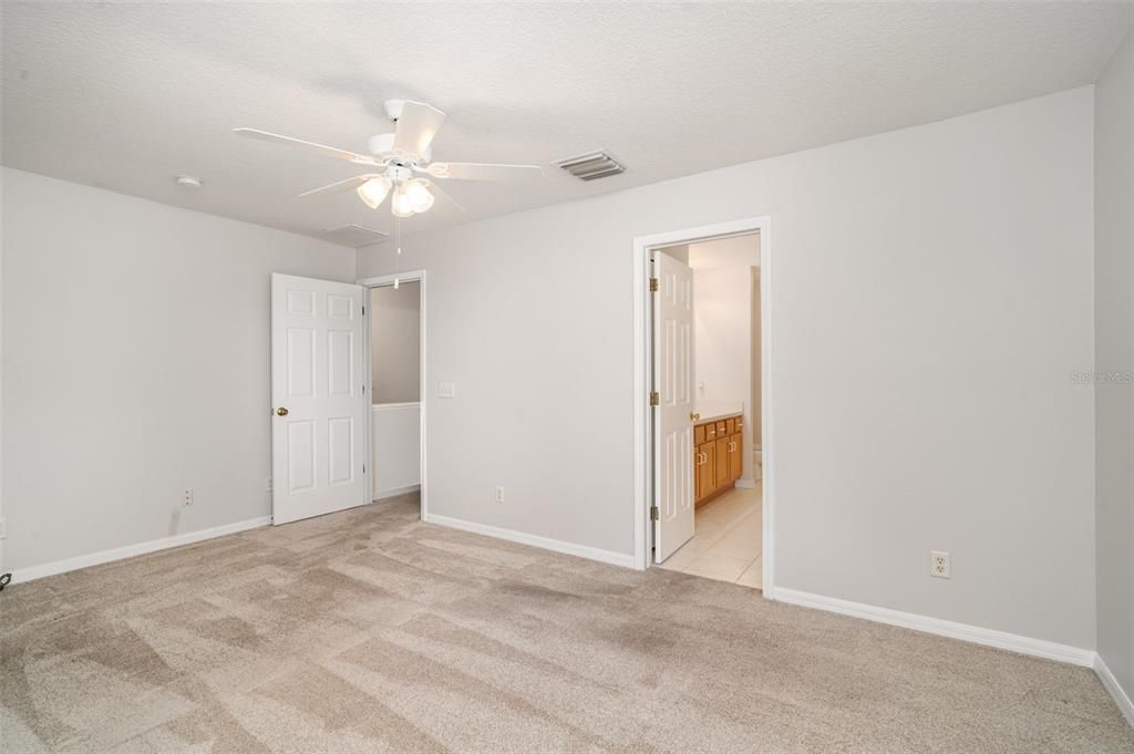 На продажу: $300,000 (3 спален, 2 ванн, 1930 Квадратных фут)