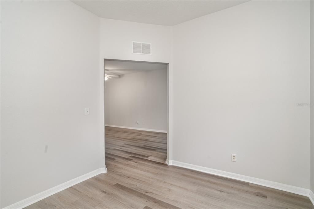 На продажу: $300,000 (3 спален, 2 ванн, 1930 Квадратных фут)