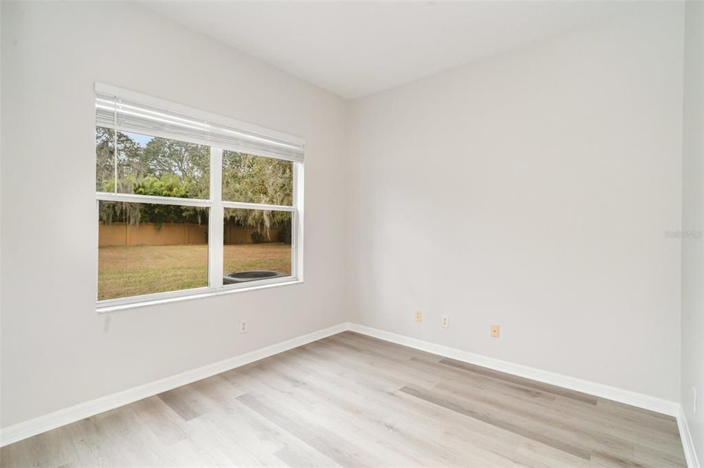 На продажу: $300,000 (3 спален, 2 ванн, 1930 Квадратных фут)