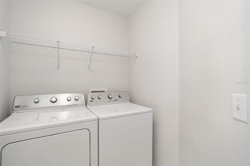 На продажу: $300,000 (3 спален, 2 ванн, 1930 Квадратных фут)