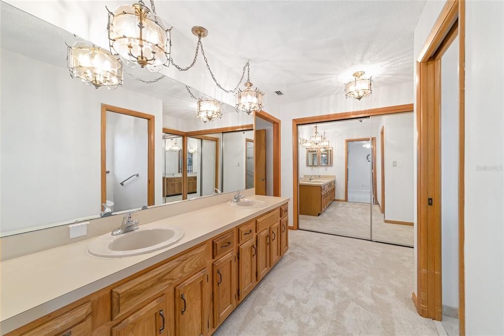 На продажу: $622,400 (4 спален, 2 ванн, 3562 Квадратных фут)