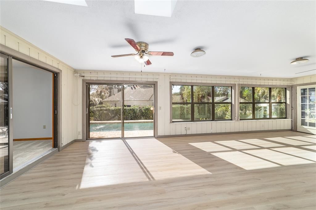 На продажу: $622,400 (4 спален, 2 ванн, 3562 Квадратных фут)