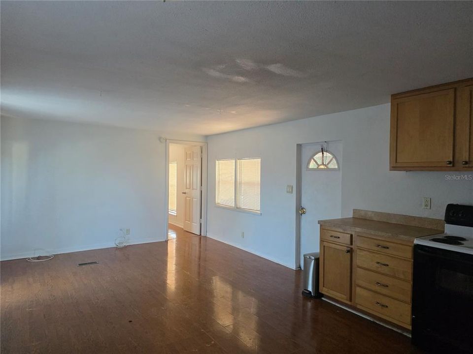 For Rent: $1,200 (2 beds, 2 baths, 784 Square Feet)