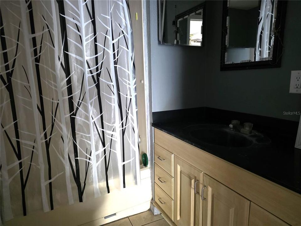 For Rent: $1,200 (2 beds, 2 baths, 784 Square Feet)