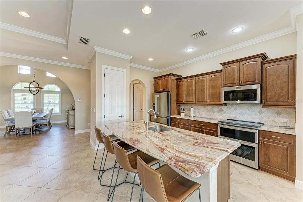 На продажу: $825,000 (4 спален, 3 ванн, 2649 Квадратных фут)