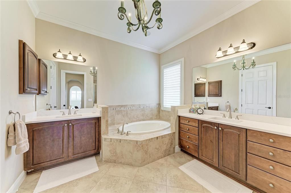 На продажу: $825,000 (4 спален, 3 ванн, 2649 Квадратных фут)