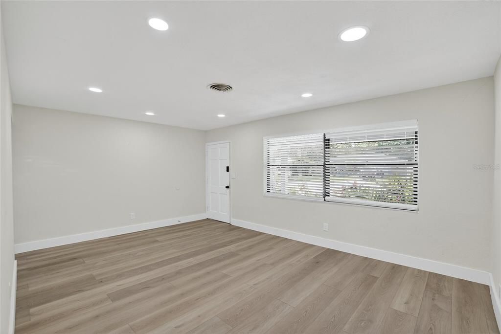 出租: $3,400 (4 贝兹, 2 浴室, 1794 平方英尺)