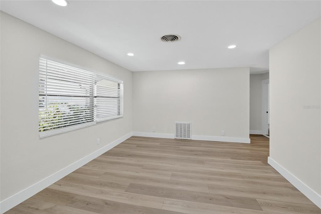 出租: $3,400 (4 贝兹, 2 浴室, 1794 平方英尺)