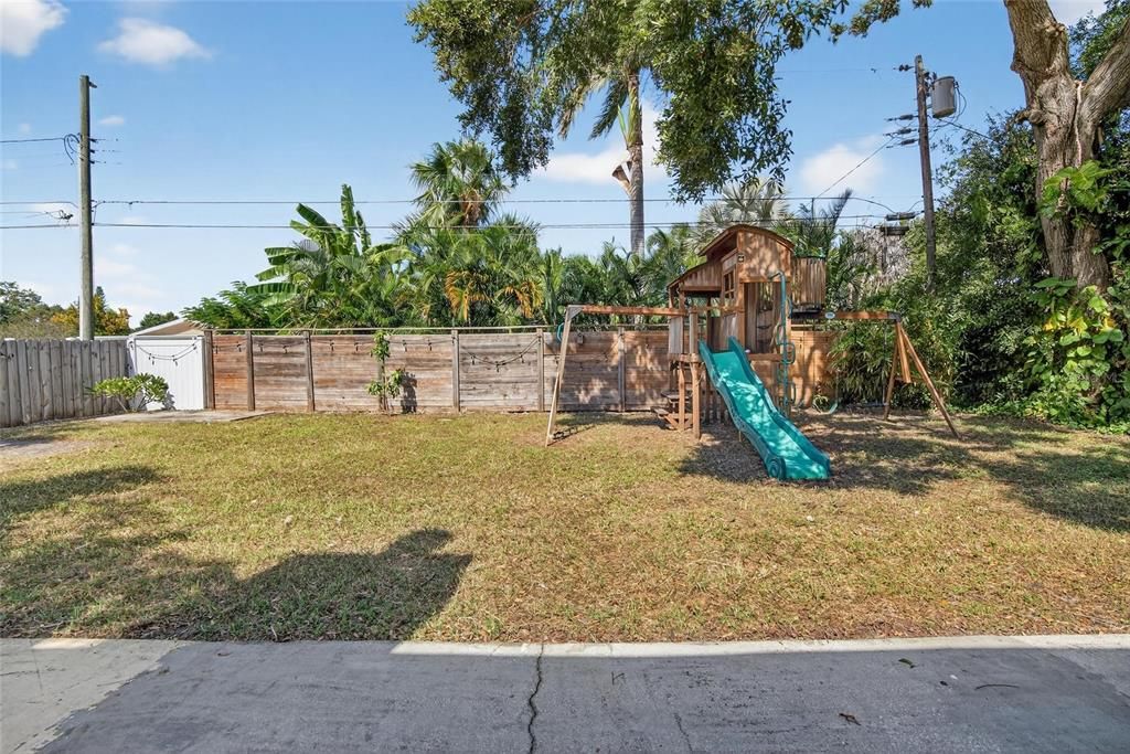 出租: $3,400 (4 贝兹, 2 浴室, 1794 平方英尺)