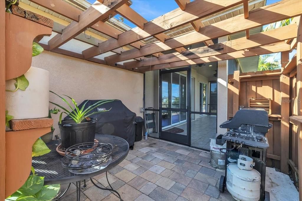 For Sale: $299,000 (2 beds, 2 baths, 1292 Square Feet)